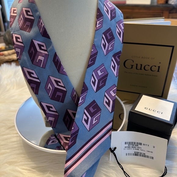 💜💙Gucci Silk Twilly💙💜 - Picture 1 of 3